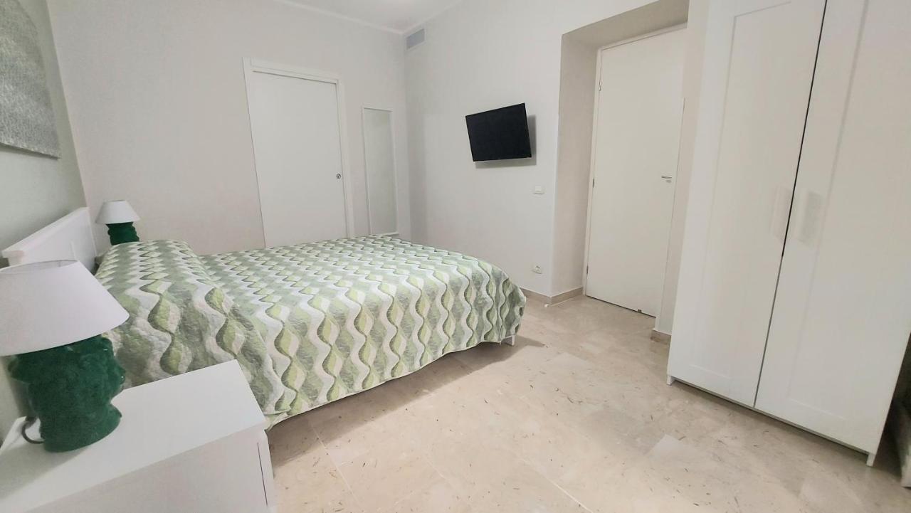 Appartamento In Pieno Centro I Mori E Le Dame Palermo Luaran gambar