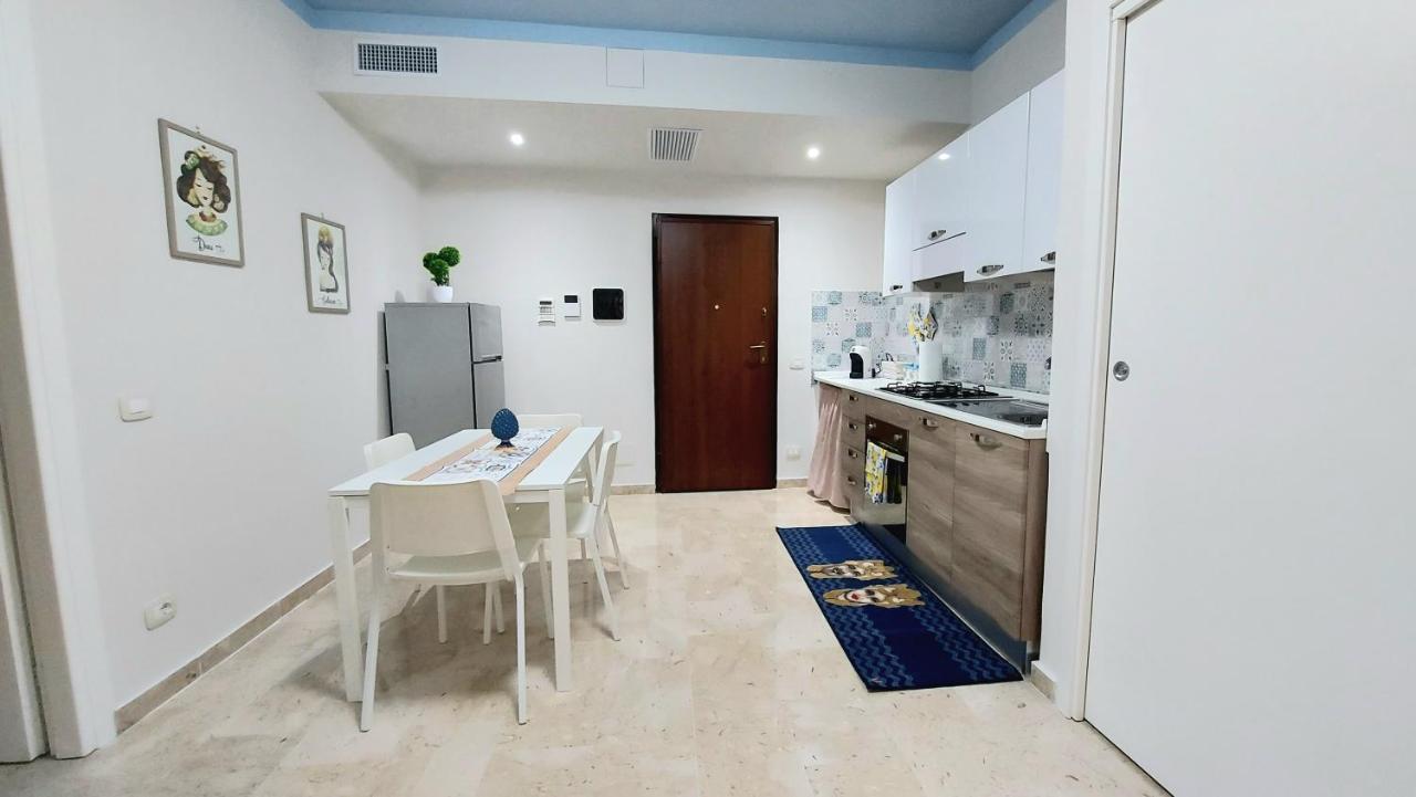 Appartamento In Pieno Centro I Mori E Le Dame Palermo Luaran gambar