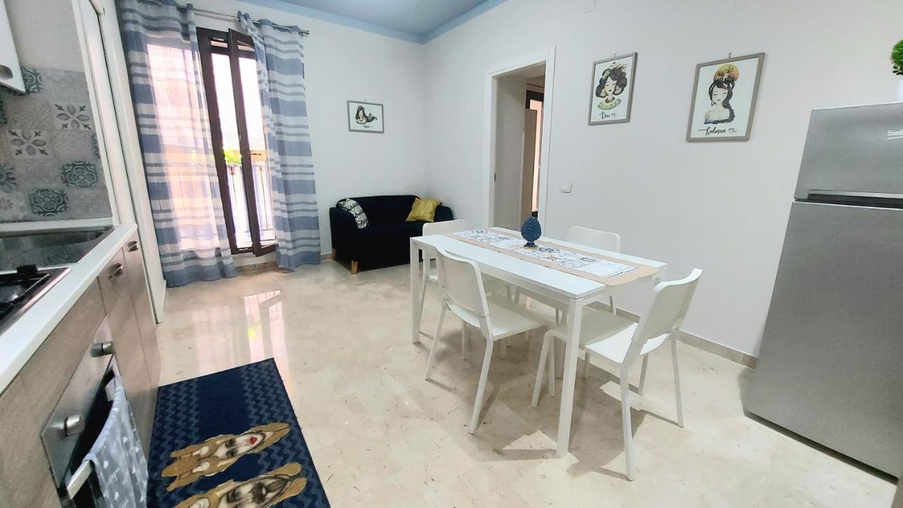 Appartamento In Pieno Centro I Mori E Le Dame Palermo Luaran gambar